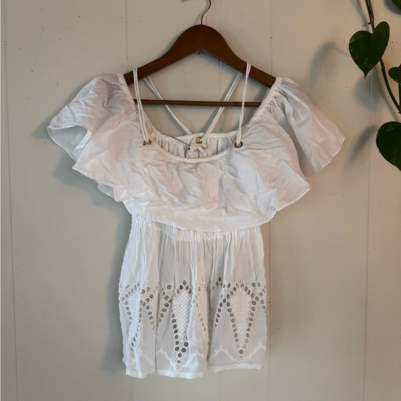 laura egloff Tops - Chic White Ruffled Blouse